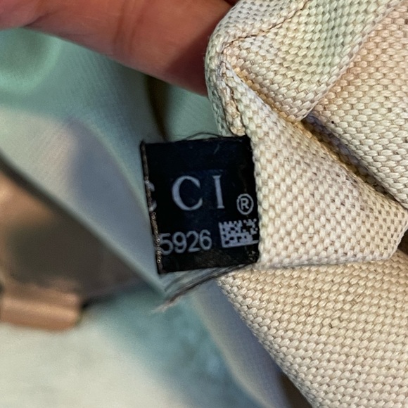 Gucci Handbag - Picture 12 of 16